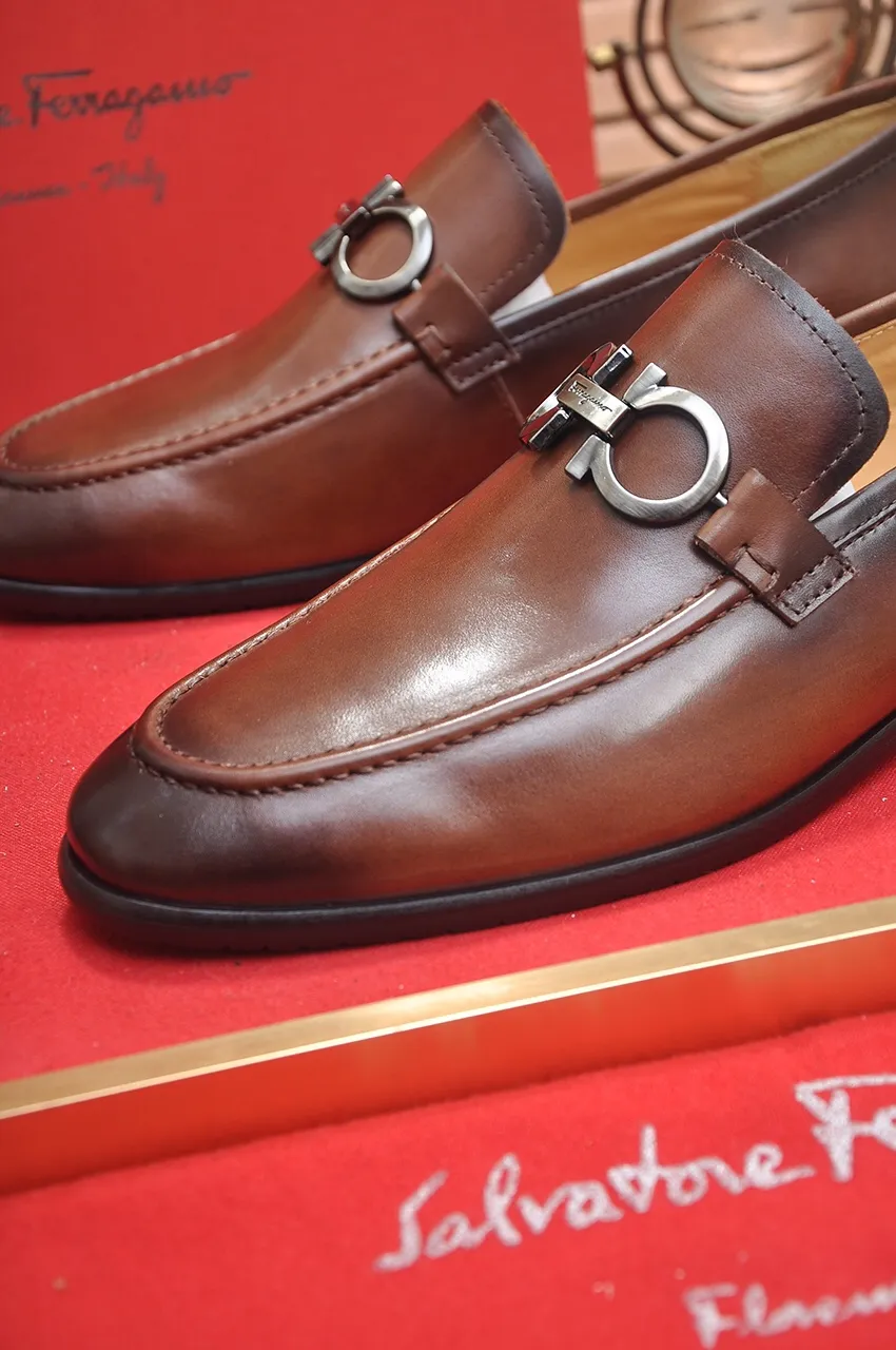 Men's shoes 💰520💶【Ferragamo/Ferragamo】The latest model in the counter. Original imported high-quality cowhide with open sides + imported 🐂 water-dyed cowhide lining + original luxury metal buckle + original combination outsole. No pressure for comparison. 38--45 (45 is custom-made and cannot be returned or exchanged)